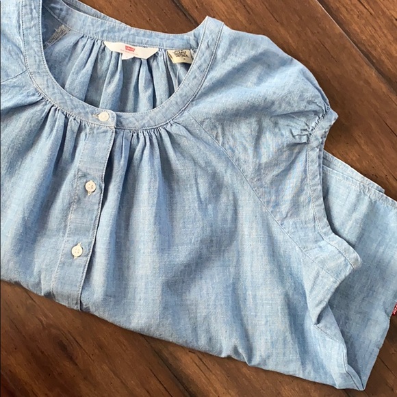 Light Blue Levi’s, cap sleeved top. NWT 🌼 - Picture 7 of 8
